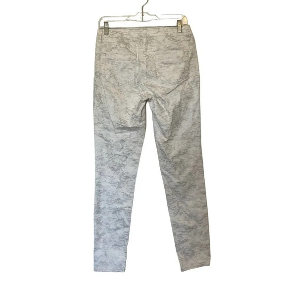 Two by Vince Camuto Gray and White Speckled Camo Jeans Size 4 - Picture 2 of 8